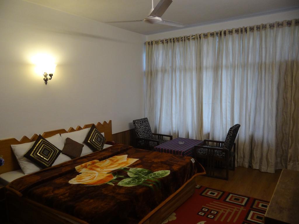Hotel Natraj Manali Dharamshala Cameră foto