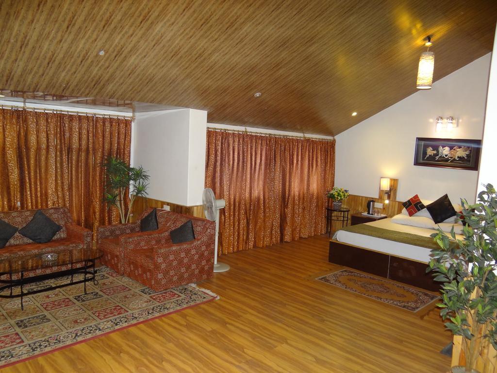 Hotel Natraj Manali Dharamshala Cameră foto