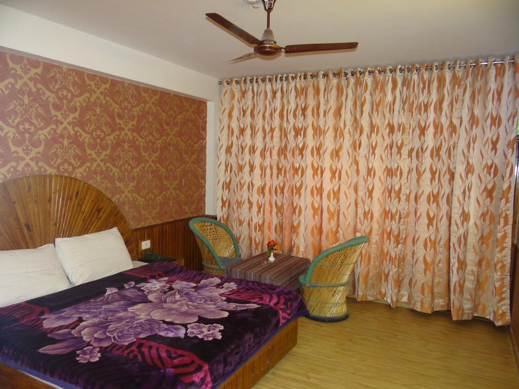 Hotel Natraj Manali Dharamshala Cameră foto